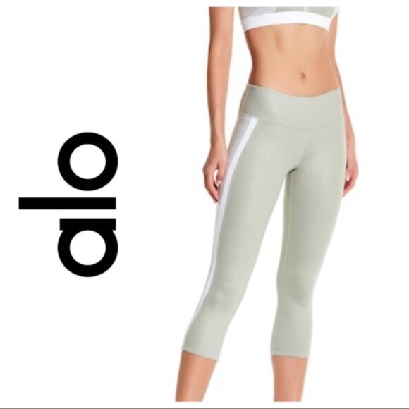 ALO Yoga Pants - Alo Yoga Helena Cropped Leggings Size M Sage Green Athleisure Yoga Pants Women’s